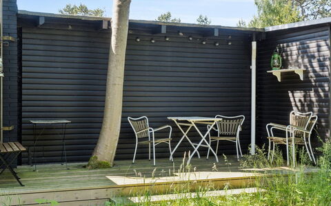 Claudine - 300M from the Sea: Dak, Huis, Huis, Verblijf, Siding, Landgoed, Oprit, Garden Gebouwen, Werf, Schuur