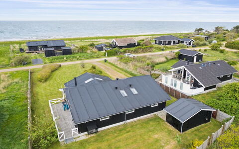 Ewa - 75M from the Sea: Dak, Huis, Huis, Verblijf, Siding, Landgoed, Oprit, Garden Gebouwen, Werf, Schuur