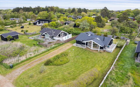 Ewa - 75M from the Sea: Dak, Huis, Huis, Verblijf, Siding, Landgoed, Oprit, Garden Gebouwen, Werf, Schuur