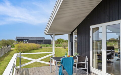 Ewa - 75M from the Sea: Dak, Huis, Huis, Verblijf, Siding, Landgoed, Oprit, Garden Gebouwen, Werf, Schuur