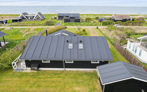 Ewa - 75M from the Sea: Dak, Huis, Huis, Verblijf, Siding, Landgoed, Oprit, Garden Gebouwen, Werf, Schuur