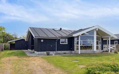 Ewa - 75M from the Sea: Dak, Huis, Huis, Verblijf, Siding, Landgoed, Oprit, Garden Gebouwen, Werf, Schuur