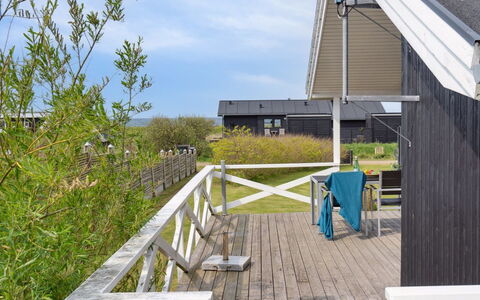 Ewa - 75M from the Sea: Dak, Huis, Huis, Verblijf, Siding, Landgoed, Oprit, Garden Gebouwen, Werf, Schuur