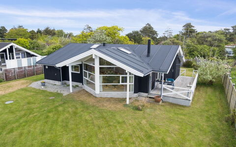 Ewa - 75M from the Sea: Dak, Huis, Huis, Verblijf, Siding, Landgoed, Oprit, Garden Gebouwen, Werf, Schuur