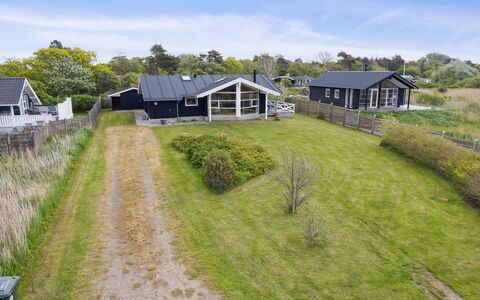 Ewa - 75M from the Sea: Dak, Huis, Huis, Verblijf, Siding, Landgoed, Oprit, Garden Gebouwen, Werf, Schuur