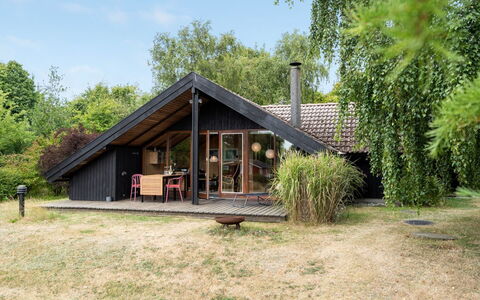 Ija - 200M from the Sea: Dak, Huis, Land Lot, Huis, Verblijf, Landgoed, Garden Gebouwen, Schaduw, Blokhut, Landscaping