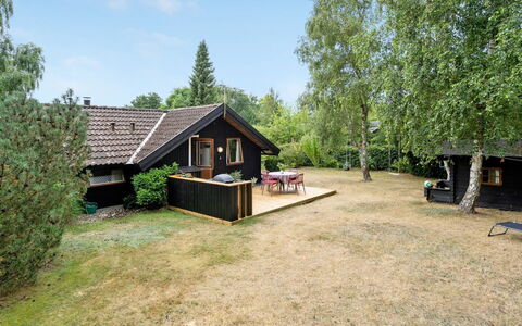 Ija - 200M from the Sea: Dak, Huis, Land Lot, Huis, Verblijf, Landgoed, Garden Gebouwen, Schaduw, Blokhut, Landscaping