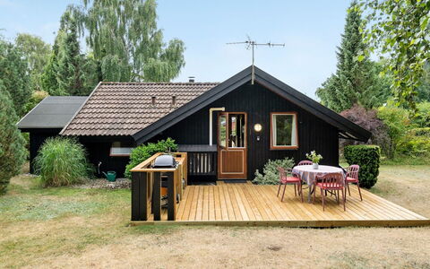 Ija - 200M from the Sea: Dak, Huis, Land Lot, Huis, Verblijf, Landgoed, Garden Gebouwen, Schaduw, Blokhut, Landscaping