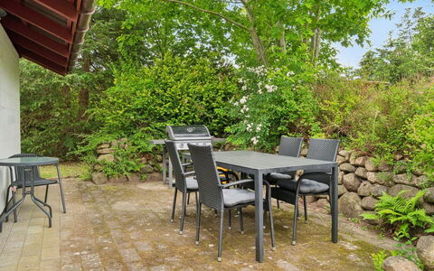 Merita - 1.1Km from the Sea: Appartement, Schaduw, Balkon, Stoel, Hek, Buitenmeubels, Aluminium, Kunstgras