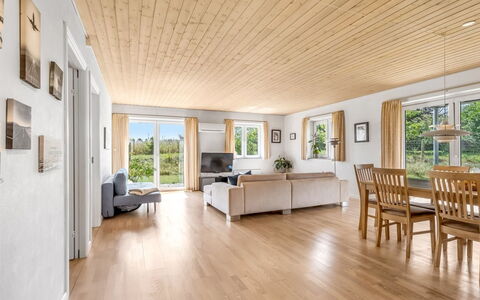 Ettie - 6Km from the Sea: Flooring, Interieur Ontwerp, Houten Vloer, Verdieping, Hout, Plafond, Meubilair, Laminaatvloer, Huis, Hardwood