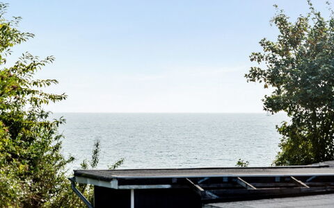 Ilkka - 175M from the Sea: Meubilair, Interieur Ontwerp, Flooring, Hout, Verdieping, Plafond, Houten Vloer, Stoel, Tafel, Verlichting