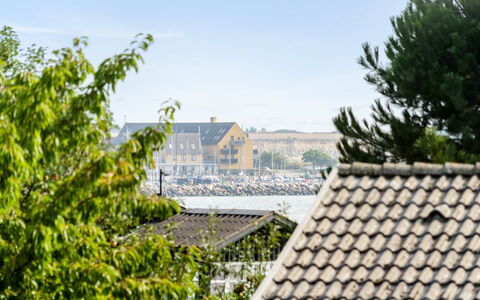 Ilkka - 175M from the Sea: Meubilair, Interieur Ontwerp, Flooring, Hout, Verdieping, Plafond, Houten Vloer, Stoel, Tafel, Verlichting