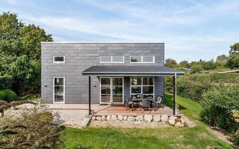 Ilkka - 175M from the Sea: Meubilair, Interieur Ontwerp, Flooring, Hout, Verdieping, Plafond, Houten Vloer, Stoel, Tafel, Verlichting