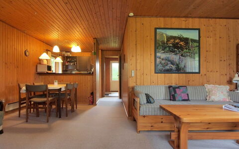 Thing - 200M from the Sea: Dak, Huis, Land Lot, Huis, Verblijf, Landgoed, Garden Gebouwen, Schaduw, Blokhut, Landscaping