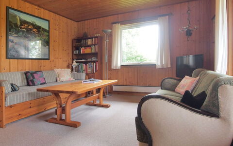 Thing - 200M from the Sea: Dak, Huis, Land Lot, Huis, Verblijf, Landgoed, Garden Gebouwen, Schaduw, Blokhut, Landscaping