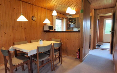 Thing - 200M from the Sea: Dak, Huis, Land Lot, Huis, Verblijf, Landgoed, Garden Gebouwen, Schaduw, Blokhut, Landscaping