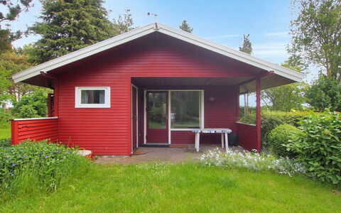 Thing - 200M from the Sea: Dak, Huis, Land Lot, Huis, Verblijf, Landgoed, Garden Gebouwen, Schaduw, Blokhut, Landscaping