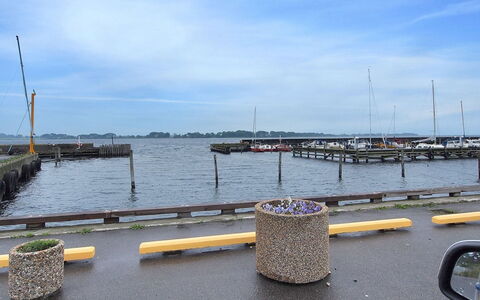 Thing - 200M from the Sea: Dak, Huis, Land Lot, Huis, Verblijf, Landgoed, Garden Gebouwen, Schaduw, Blokhut, Landscaping