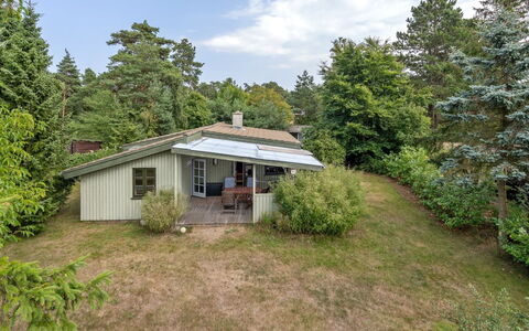 Sini - 300M from the Sea: Dak, Huis, Huis, Verblijf, Deur, Siding, Dek, Veranda, Plank, Hardwood