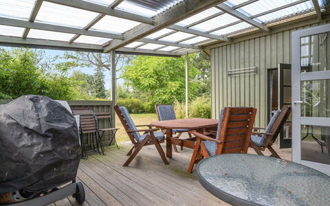 Sini - 300M from the Sea: Dak, Huis, Huis, Verblijf, Deur, Siding, Dek, Veranda, Plank, Hardwood