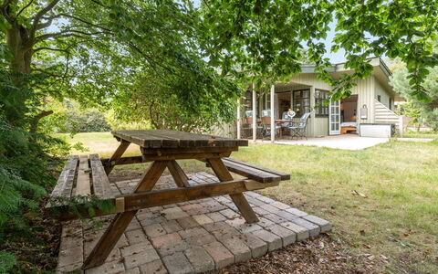 Sini - 300M from the Sea: Dak, Huis, Huis, Verblijf, Deur, Siding, Dek, Veranda, Plank, Hardwood
