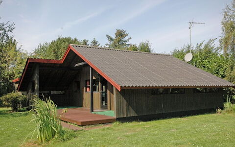 Spasena - 400M from the Sea: Dak, Huis, Deur, Verblijf, Schaduw, Siding, Werf, Landgoed, Backyard