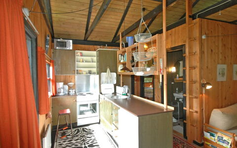 Spasena - 400M from the Sea: Dak, Huis, Deur, Verblijf, Schaduw, Siding, Werf, Landgoed, Backyard