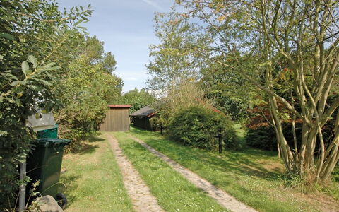 Spasena - 400M from the Sea: Dak, Huis, Deur, Verblijf, Schaduw, Siding, Werf, Landgoed, Backyard