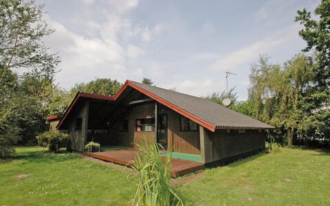 Spasena - 400M from the Sea: Dak, Huis, Deur, Verblijf, Schaduw, Siding, Werf, Landgoed, Backyard
