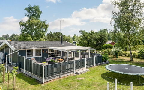 Dierf - 550M from the Sea: Hout, Dak, Huis, Huis, Architectuur, Siding, Land Lot, Verblijf, Schuur, Garden Gebouwen