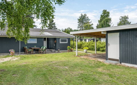 Dierf - 550M from the Sea: Hout, Dak, Huis, Huis, Architectuur, Siding, Land Lot, Verblijf, Schuur, Garden Gebouwen