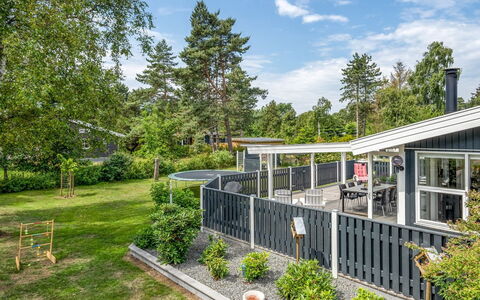 Dierf - 550M from the Sea: Hout, Dak, Huis, Huis, Architectuur, Siding, Land Lot, Verblijf, Schuur, Garden Gebouwen
