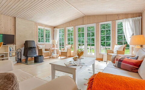 Tineke - 200M from the Sea: Dak, Huis, Huis, Verblijf, Deur, Siding, Dek, Veranda, Plank, Hardwood