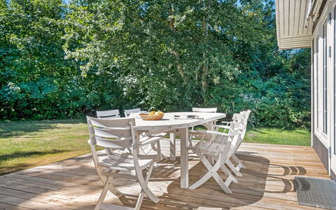 Tineke - 200M from the Sea: Dak, Huis, Huis, Verblijf, Deur, Siding, Dek, Veranda, Plank, Hardwood