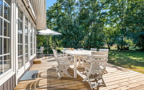 Tineke - 200M from the Sea: Dak, Huis, Huis, Verblijf, Deur, Siding, Dek, Veranda, Plank, Hardwood
