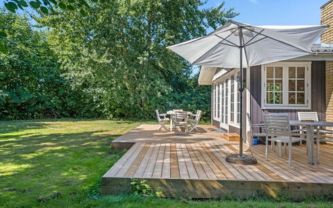 Tineke - 200M from the Sea: Dak, Huis, Huis, Verblijf, Deur, Siding, Dek, Veranda, Plank, Hardwood