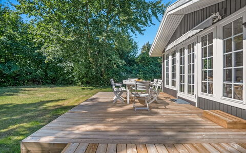 Tineke - 200M from the Sea: Dak, Huis, Huis, Verblijf, Deur, Siding, Dek, Veranda, Plank, Hardwood