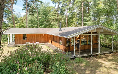 Myrra - 10M from the Sea: Dak, Huis, Huis, Verblijf, Siding, Landgoed, Oprit, Garden Gebouwen, Werf, Schuur
