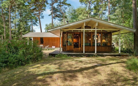 Myrra - 10M from the Sea: Dak, Huis, Huis, Verblijf, Siding, Landgoed, Oprit, Garden Gebouwen, Werf, Schuur