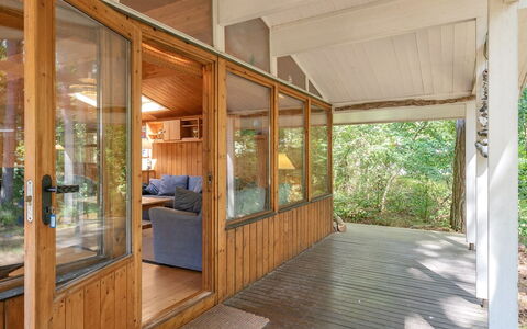 Myrra - 10M from the Sea: Dak, Huis, Huis, Verblijf, Siding, Landgoed, Oprit, Garden Gebouwen, Werf, Schuur
