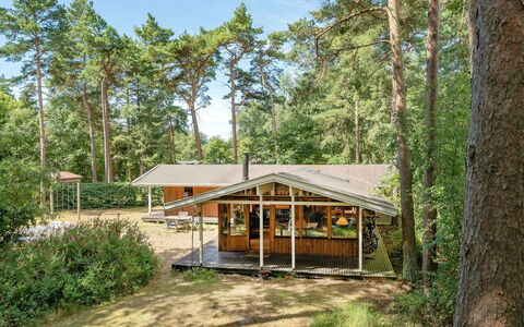 Myrra - 10M from the Sea: Dak, Huis, Huis, Verblijf, Siding, Landgoed, Oprit, Garden Gebouwen, Werf, Schuur