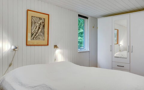 Trixie - 1Km from the Sea: Dak, Huis, Deur, Verblijf, Schaduw, Siding, Werf, Landgoed, Backyard