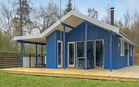Trixie - 1Km from the Sea: Dak, Huis, Deur, Verblijf, Schaduw, Siding, Werf, Landgoed, Backyard