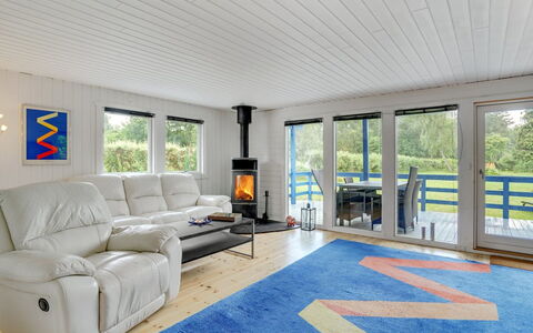 Trixie - 1Km from the Sea: Dak, Huis, Deur, Verblijf, Schaduw, Siding, Werf, Landgoed, Backyard