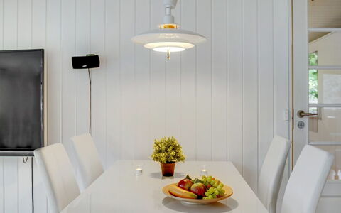 Trixie - 1Km from the Sea: Dak, Huis, Deur, Verblijf, Schaduw, Siding, Werf, Landgoed, Backyard