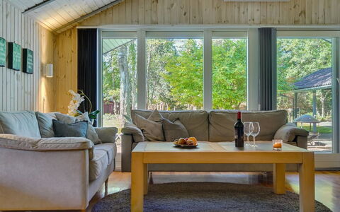 Sida - 600M from the Sea: Meubilair, Interieur Ontwerp, Flooring, Hout, Bankstel, Verdieping, Plafond, Woonkamer, Kamer, Houten Vloer