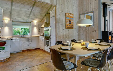 Sida - 600M from the Sea: Interieur Ontwerp, Hout, Plafond, Flooring, Lichte Inrichting, Kamer, Verdieping, Verlichting, Keuken, Meubilair