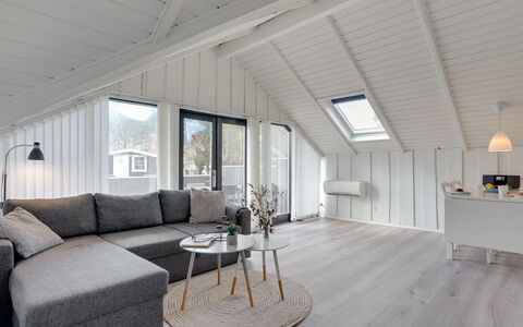 Roderich - 400M from the Sea: Dak, Huis, Huis, Verblijf, Siding, Landgoed, Oprit, Garden Gebouwen, Werf, Schuur