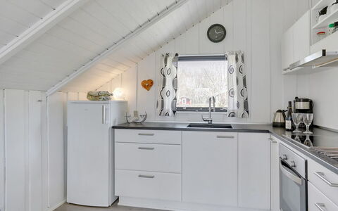 Roderich - 400M from the Sea: Dak, Huis, Huis, Verblijf, Siding, Landgoed, Oprit, Garden Gebouwen, Werf, Schuur