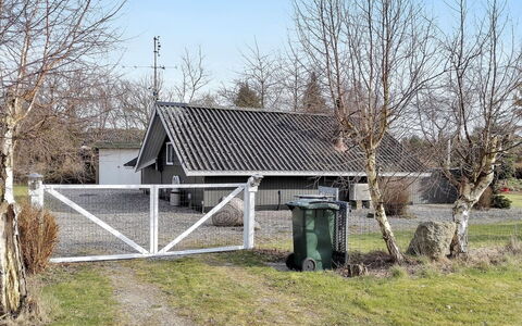 Roderich - 400M from the Sea: Dak, Huis, Huis, Verblijf, Siding, Landgoed, Oprit, Garden Gebouwen, Werf, Schuur